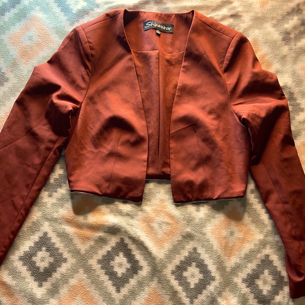 Maroon Polyester Vest. Size M/M.